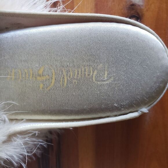 VINTAGE fuzzy slippers - Picture 4 of 14